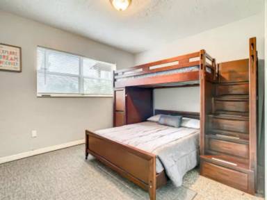 Main picture of 3920 Whiting Dr SE