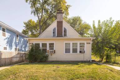 Main picture of 1935 Adams St