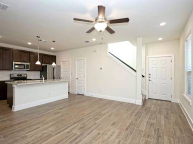 Main picture of 411 Parkline Dr