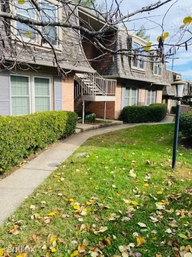 Main picture of Versailles Townhomes Association