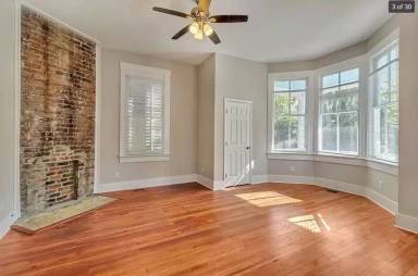 Main picture of 1012 E Park Ave