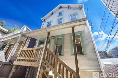 Main picture of 2735 N Magnolia Ave