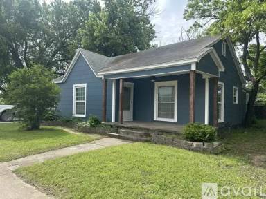 Main picture of 712 E Broadway St