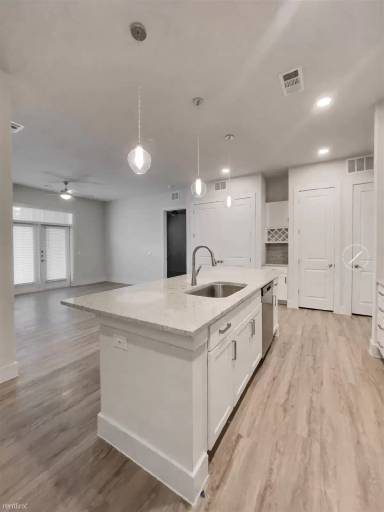 Main picture of 4500 Richmond Ave