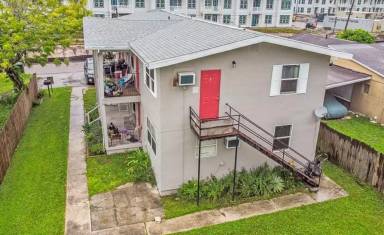 Main picture of 1045 11th Ave NW