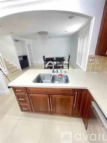 Main picture of 4913 SW 35th Ter