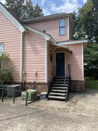 Main picture of 622 W Oak Ave