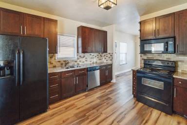 Main picture of 2424 E Gordon Ave