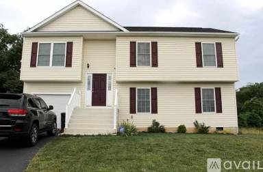 Main picture of 42 Mullens Cir
