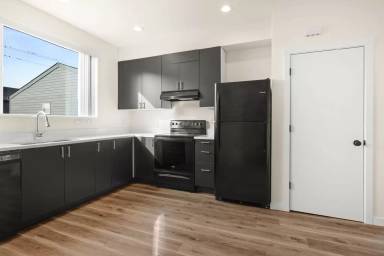 Main picture of 4383-4413 N Vancouver Ave