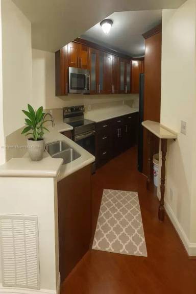 Main picture of 8801 Wiles Rd