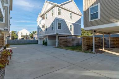 Main picture of 9607 17th Bay St