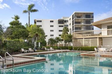 Main picture of 2090 S Tamiami Trl