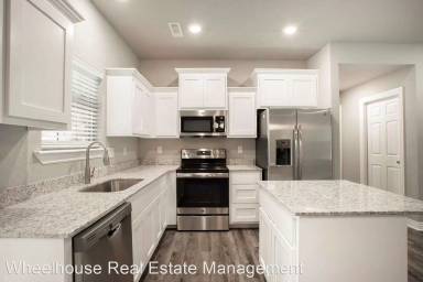 Main picture of 8 Leland Ln