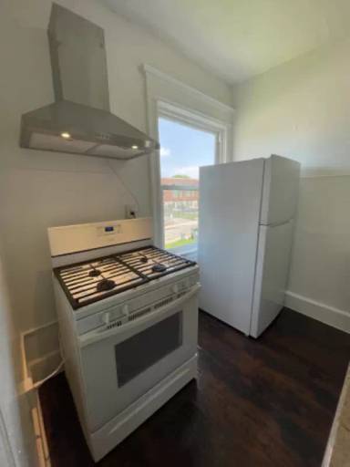 Main picture of 215 E Center St