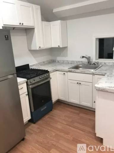 Main picture of 193 Mattakeesett St