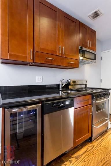 Main picture of 134 Orchard St
