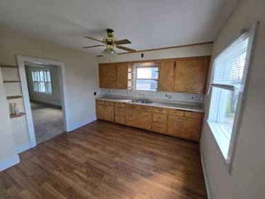 Main picture of 450 224th Ave