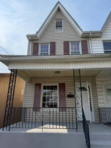 Main picture of 40 S 4th St