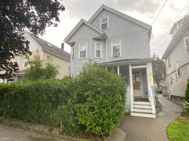 Main picture of 212 River St