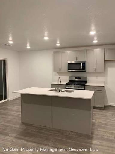 Main picture of 2022 N 375 W