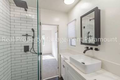 Main picture of 2840 S Mansfield Ave
