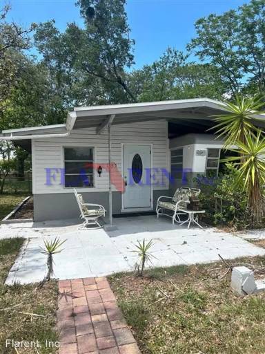 Main picture of 1335 Lake Dr
