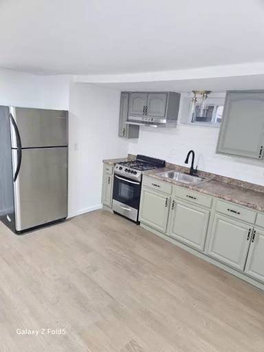 Main picture of 120 Tichenor St