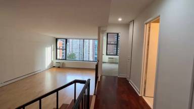 Main picture of 833 N Dearborn St