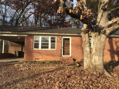 Main picture of 302 Rollins St