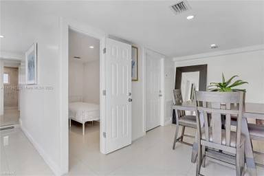 Main picture of 521 SW 40th Ct