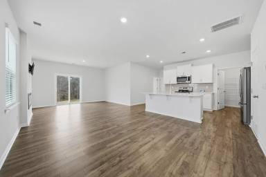 Main picture of 1131 37th Avenue Ln NE