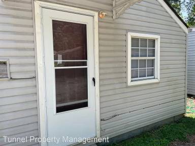 Main picture of 413 N Moore Rd