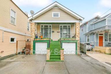 Main picture of 3206 Banks St