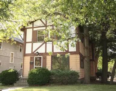 Main picture of 912 W Lawrence Ave