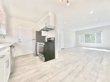 Main picture of 1676 Manning Ave