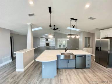Main picture of 1031 Club House Blvd
