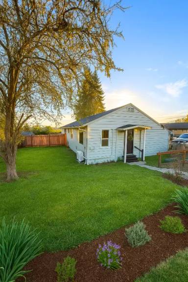 Main picture of 229 Oak St