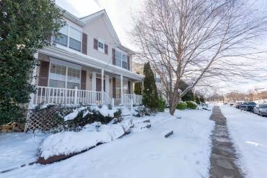 Main picture of 42907 Center St