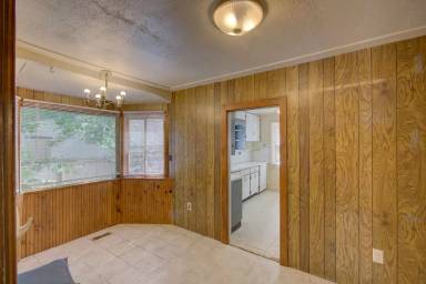 Main picture of 2257 S Franklin St