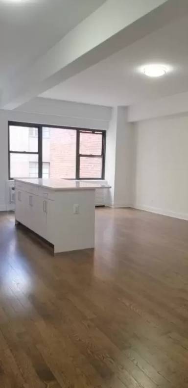 Main picture of 350 E 57th St