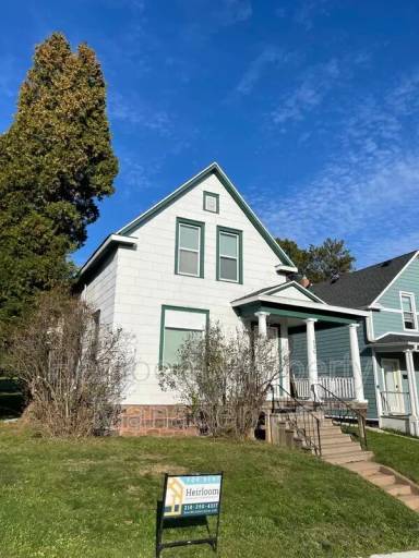 Main picture of 530 N 16th Ave E