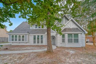 Main picture of 318 Pine Manor Dr