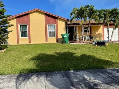 Main picture of 26461 SW 124th Ave