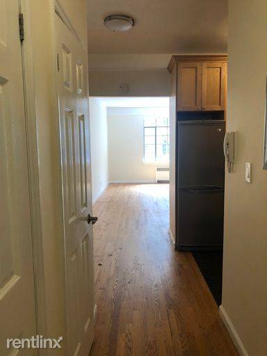 Main picture of 17 E 67th St