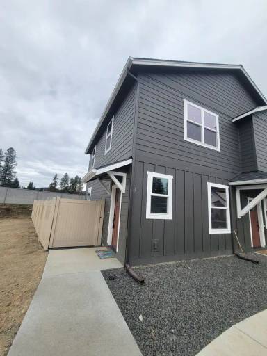 Main picture of 48 Potlatch Loop