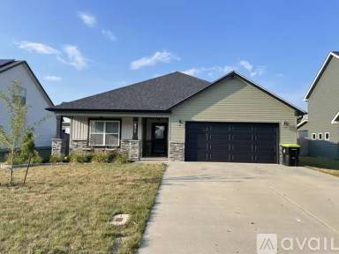 Main picture of 502 Latham Ct