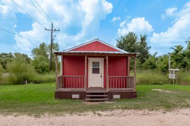 Main picture of 2094 S Robb St