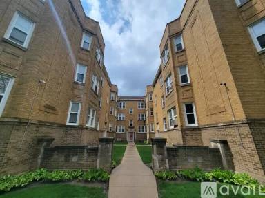 Main picture of 6422 N Richmond St
