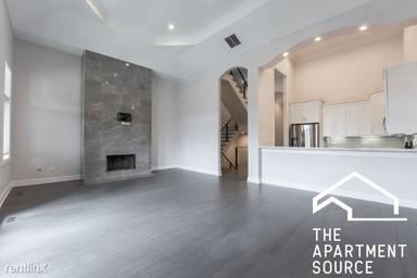 Main picture of 1136 W Diversey Pkwy